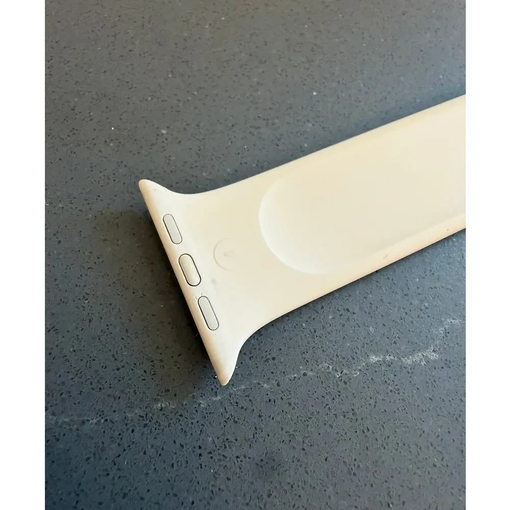 Apple Watch Solo Loop Band 45mm Starlight Beige Size 4 Liquid Silicone